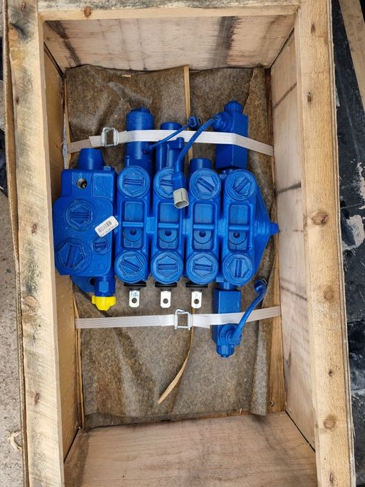 Distribuitor încărcător 4 valve