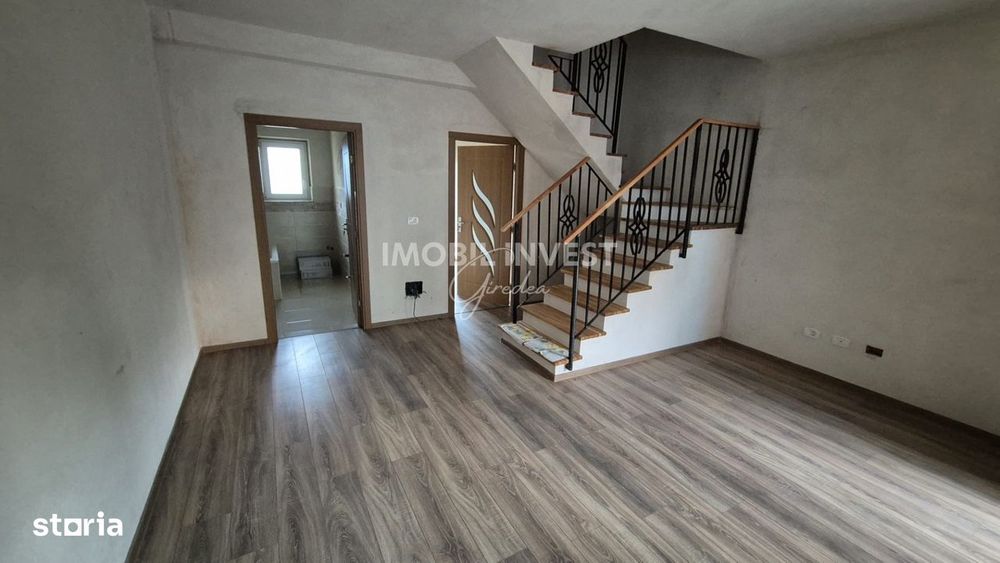 EXCLUSIVITATE! Apartament pe 3 niveluri, 4 camere, Aiud