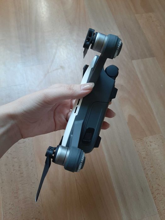 Классный мини-дрон DJI Spark