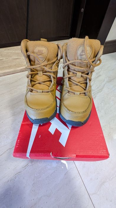 Детски боти Nike Manoa