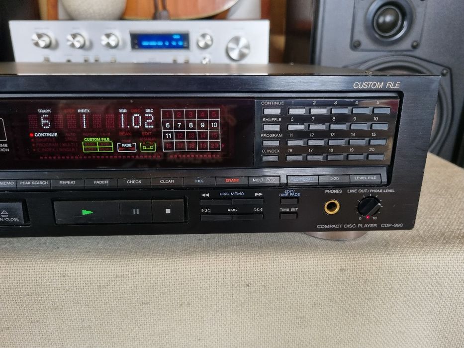 Sony CDP-990. Perfect functional. 18 Bit. Impecabil