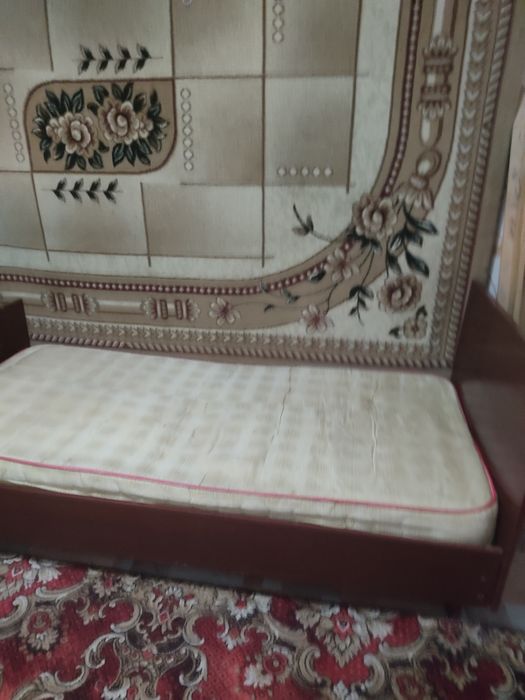 Кровать,односпалка,деревянная