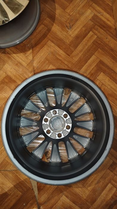 Тойота 300 новые оригинал 20е