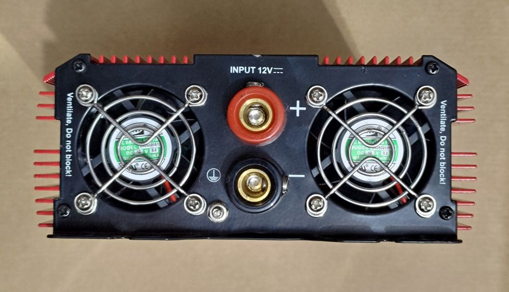 Invertor de tensiune Durite 1500W alimentare 12V iesire 230V ca nou