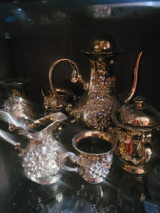 Продам сервиз золотой