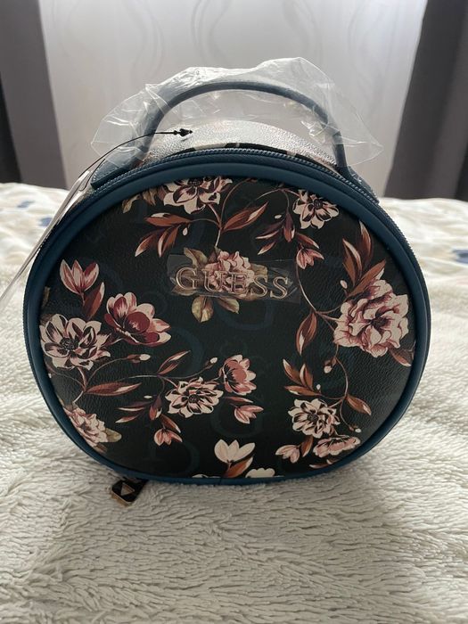 Geanta cosmetice Guess, noua, cu eticheta