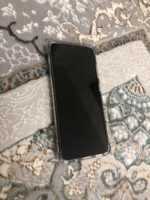 Продам Samsung S20.