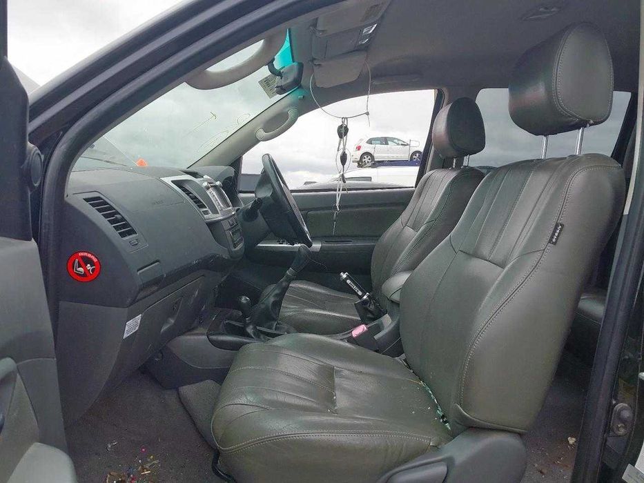 Dezmembrez Toyota hilux  3.0 Diesel D-4D ; 126KW/171CP 2005-2015