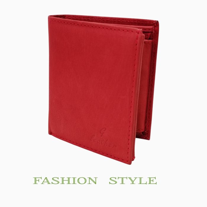 Малък червен и зелен портфейл от естествена кожа