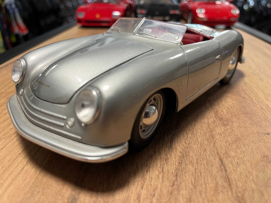Метална колекционерска количка  модел PORSCHE 356A Cabrio 1960 1:18