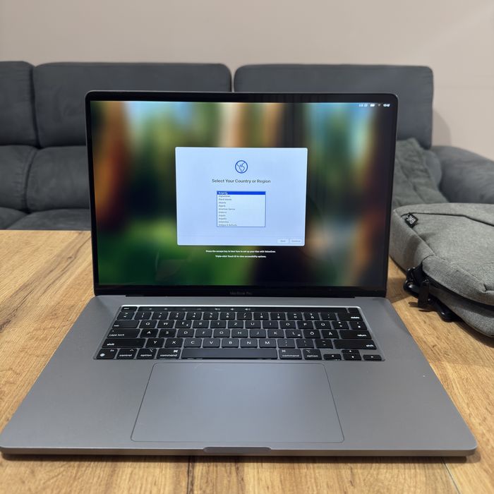 MacBook Pro 16” 2019 – i9 / 16GB / 1TB SSD + чанта и зарядно