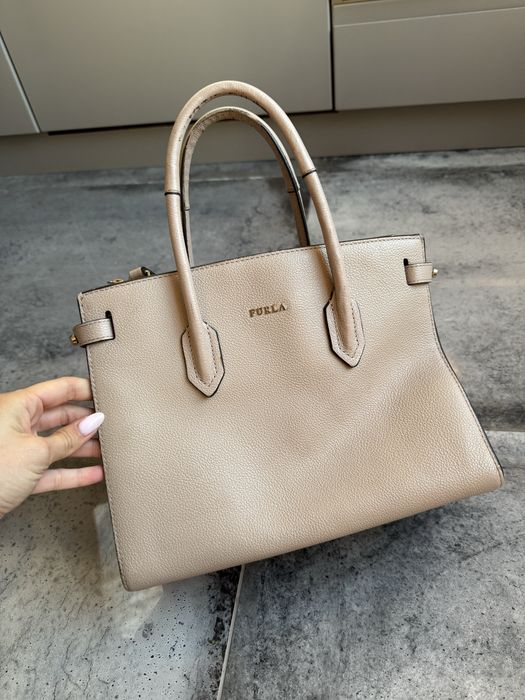 Furla чанта бежова