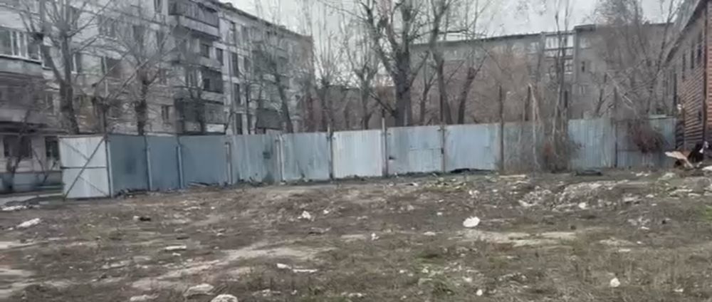 Забор металический, тяжелые железные листы