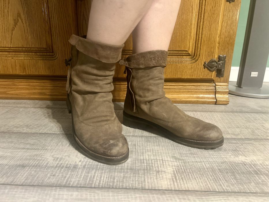 Cizme piele intoarsă