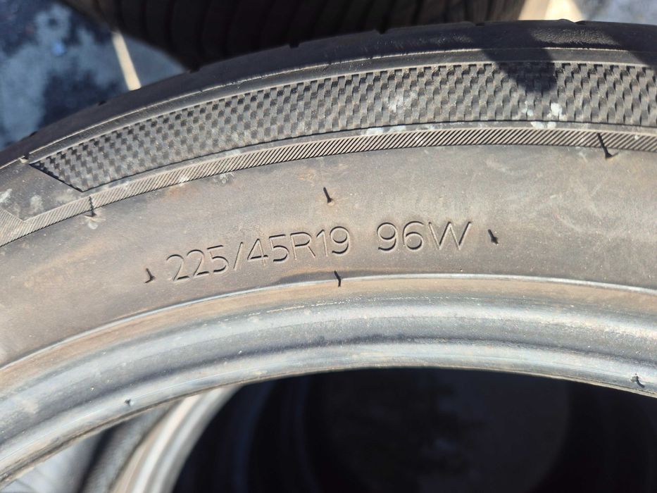 2 Anvelope de VARA - 225/45/19 96W - Hankook Ventus EVO3 - CA NOI - DOT 2023 !