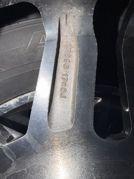 Продам диски R17 с зимней резиной MAXXIS