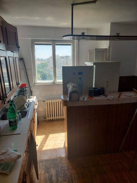 Apartament 3 camere AN etaj 8/8 zona Rogerius