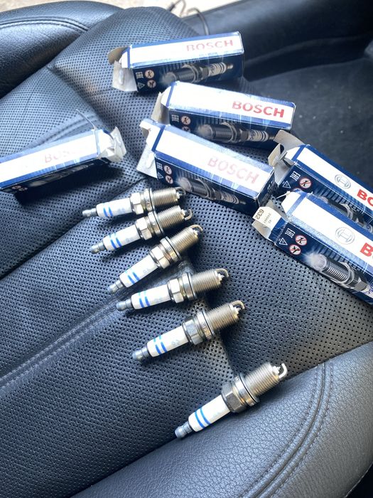 Чисто нова запалителна свещ Bosch съвместима с целият ваг бензини