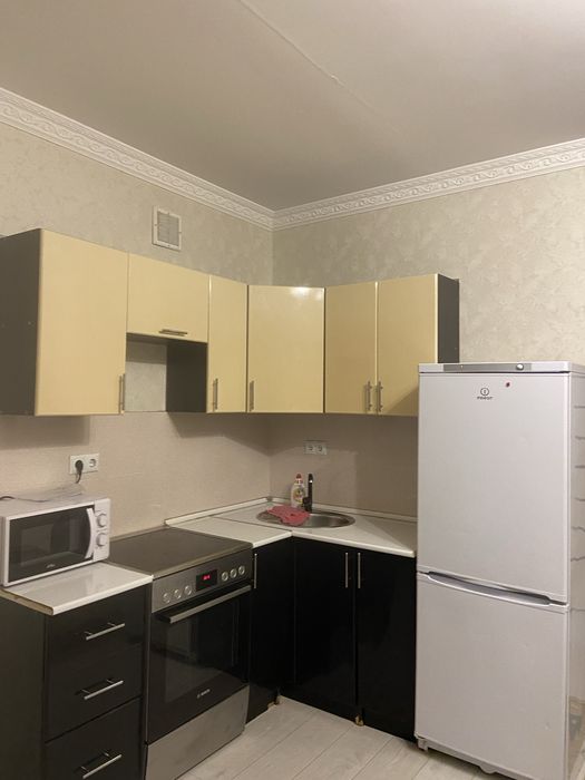Сдам студию республика 18 г.