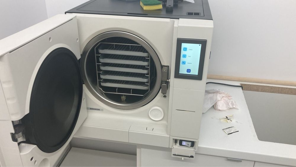 Vand autoclav Euronda E10, ca nou.