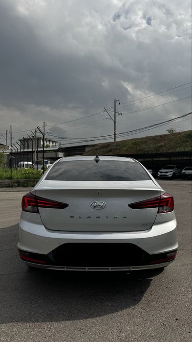 Hyundai Elantra 2019 — 2