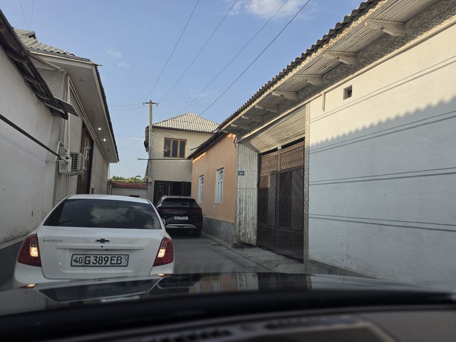 Xovli uy sotiladi 3 sotix 5 xonalik