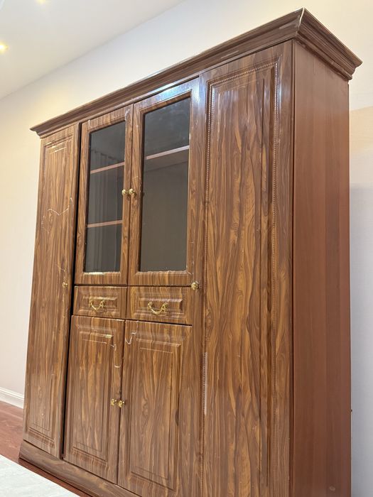 Большого размера шкаф