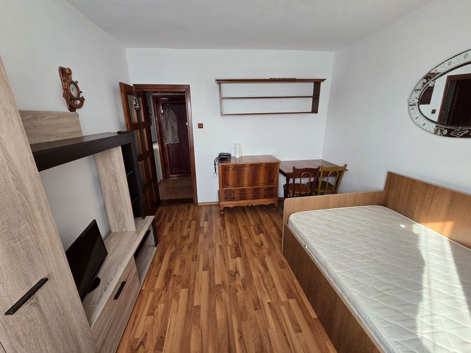Inchiriez apartament