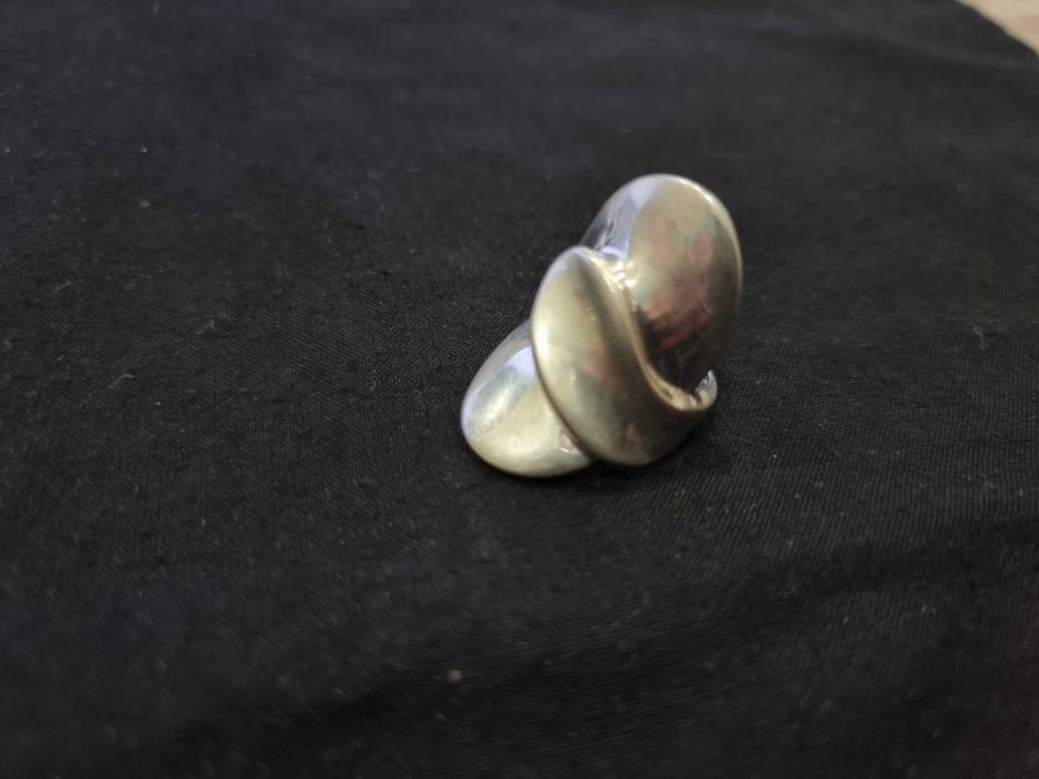 Масивен дамски сребърен пръстен 10.24 гр.