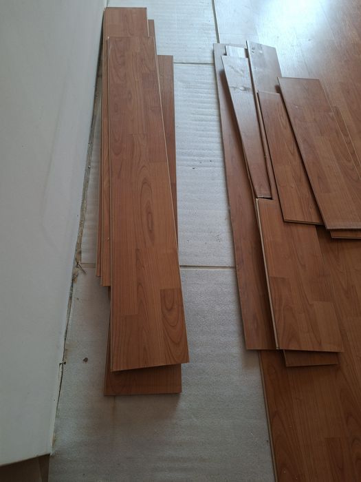 Parchet laminat. 8 sau   10m nu ma pricep așa de bine  20mp  la 200lei