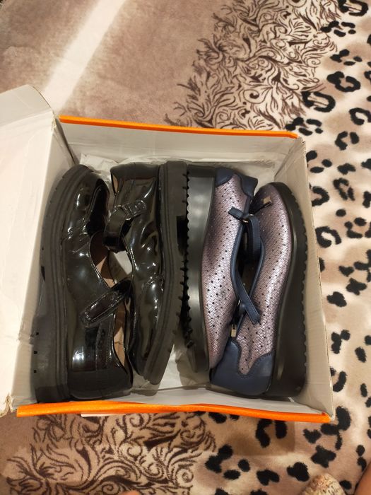 Продам туфли на а девочку