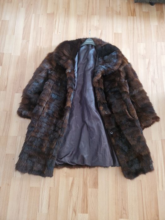 Vând haină din blană naturală de nurcă (vizon), mărimea M–L, elegantă