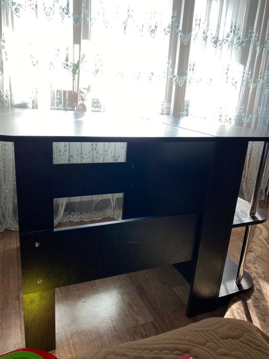 Стол для гостиной