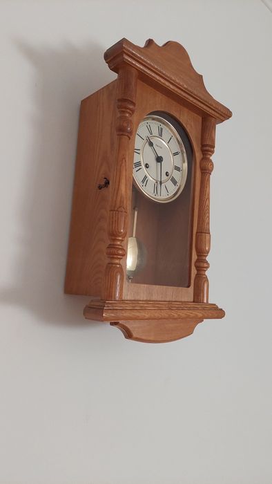 Стенен  антик  часовник