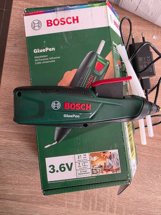 Pistol de lipit cu baghete de adeziv Bosch GluePen 1.5Ah 3.6V Negru Verde