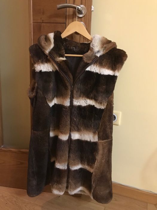 Продавам елек с качулка естествена кожа