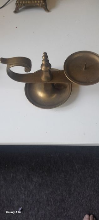 Vînd clopoțele și diverse piese din alamă sau bronz