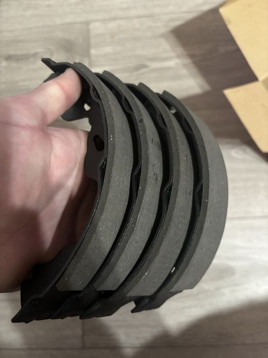 Барабанни накладки TRW за ръчна спирачка Тойота, Пежо, Ситроен, Сузуки