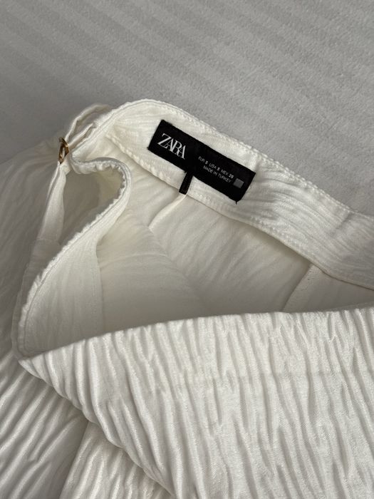 шорты Zara белого цвета