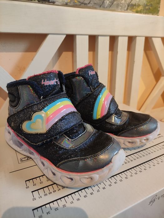 Детски апрески и боти