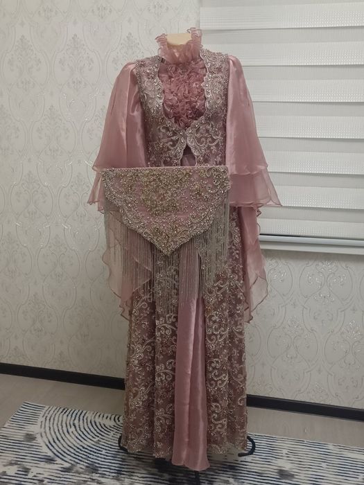 To'y liboslari (ansambl) sotiladi