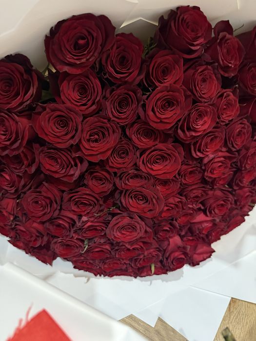 Цветы свежие, букет роз , 101 роза