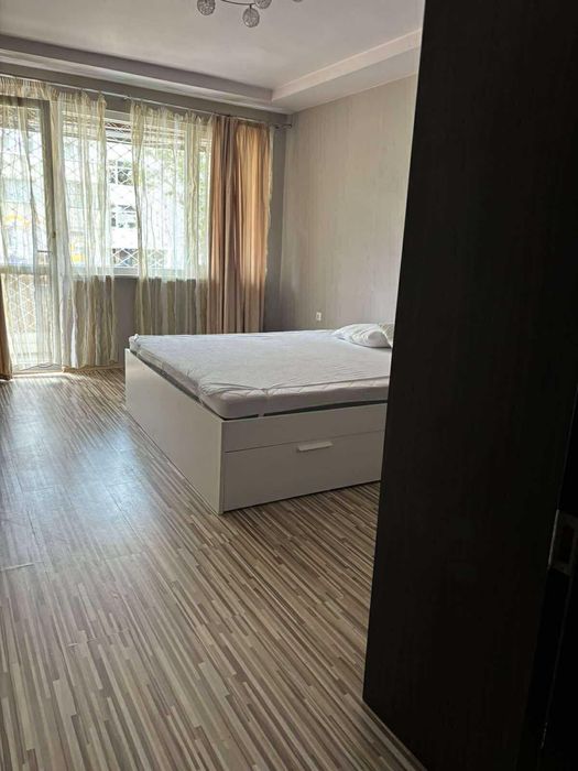 Дава се под наем Тристаен апартамент в Варна, Окръжна болница - 90 кв.м за 800 € - Снимка #2