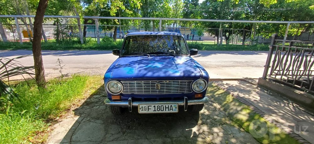 Vaz 2102 sotiladi