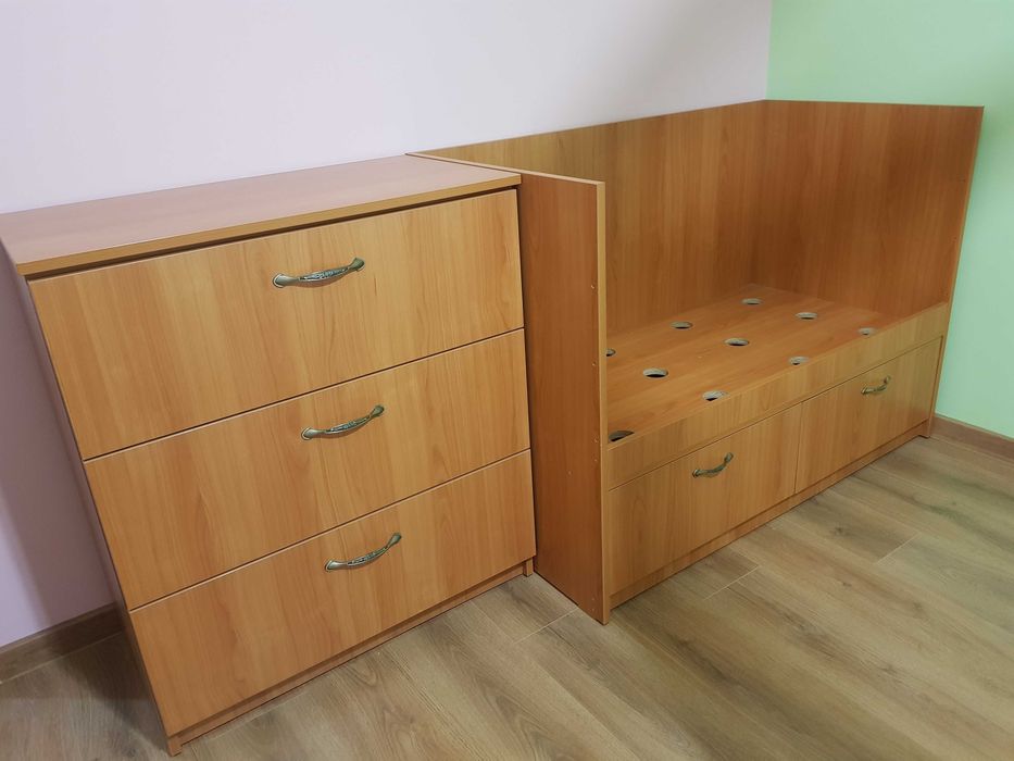 Детско обзавеждане- бебешко легло (кошара), скрин + скрин с повивалник