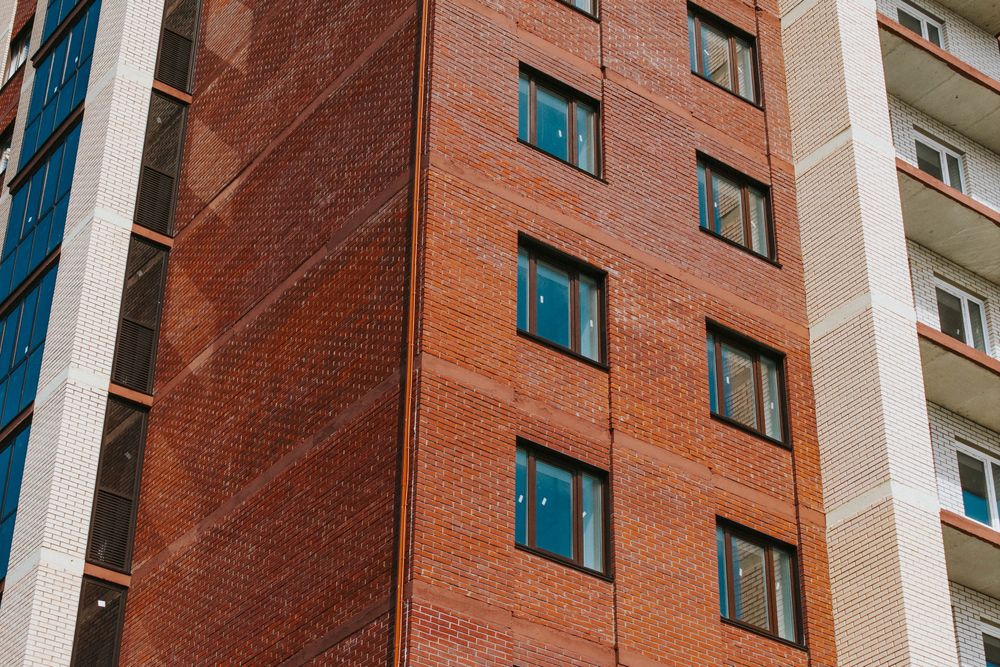 Кирпич для ЖК и коттеджей — большие объемы