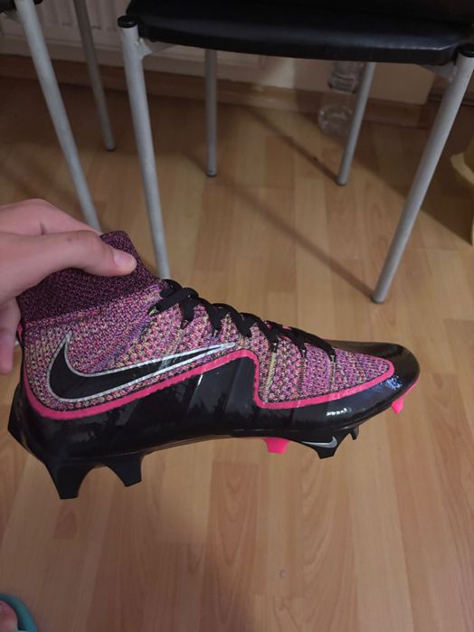 Бутонки за американски футбол чисто нови