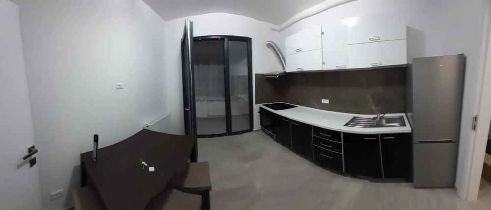 Închiriez apartament cu 2 camere