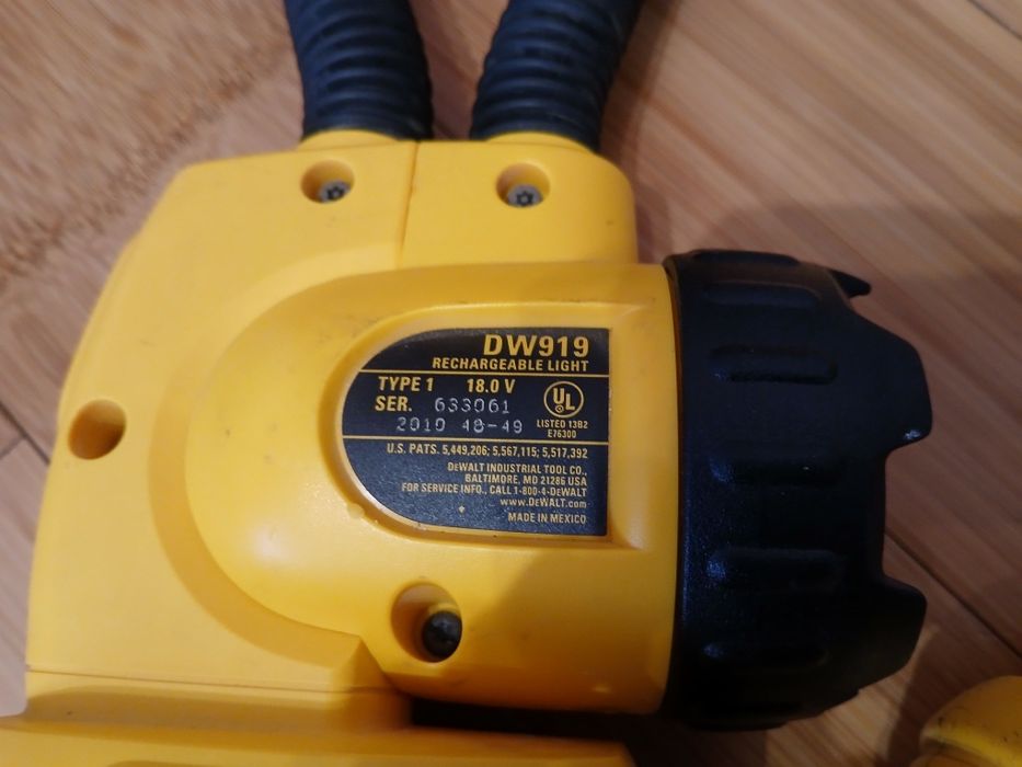 Masina de găurit 18v (autofiletanta) Dewalt Dc970 + lanterna