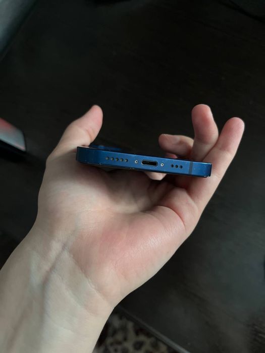 Телефон Iphone 12